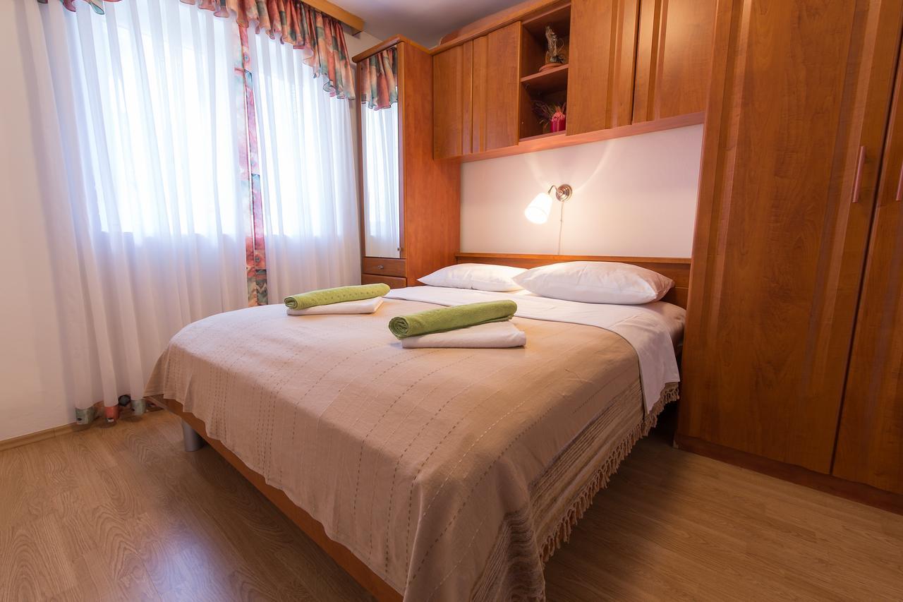 Stella Maris Accommodation Klenovica Exterior photo